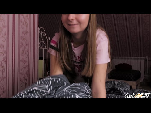 ❤️ Blondie onun BFF-ni dərindən sorur və ağzına boşaldır Keyfiyyətli porno pornoda az.verhentai.ru ﹏