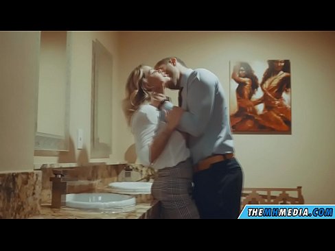 ❤️ Döşlü sarışın sizi ictimai tualetdə aldatdıqda Keyfiyyətli porno pornoda az.verhentai.ru ﹏